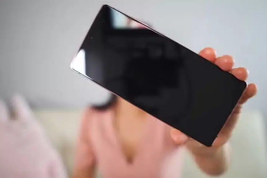Comment-Recuperer-Des-Donnees-Sur-Un-Telephone-Qui-Ne-Sallume-Pas