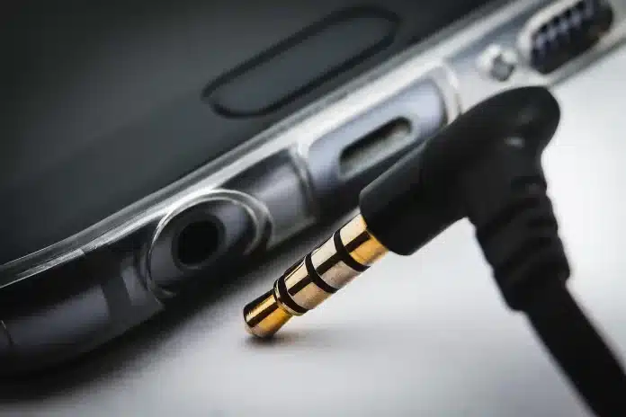 connectez-le-cable-audio